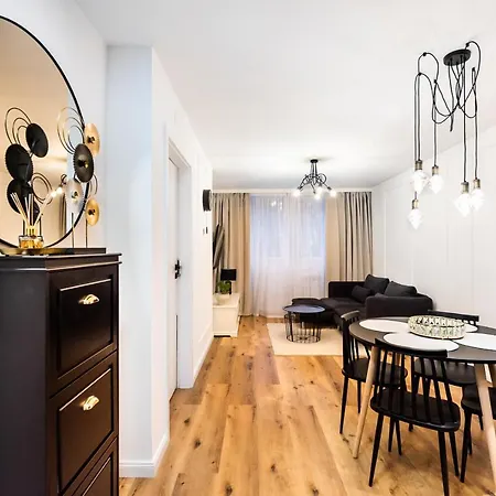 Wola Golden * Varşova